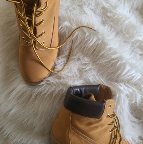 Boots.. - Picture 2 of 2